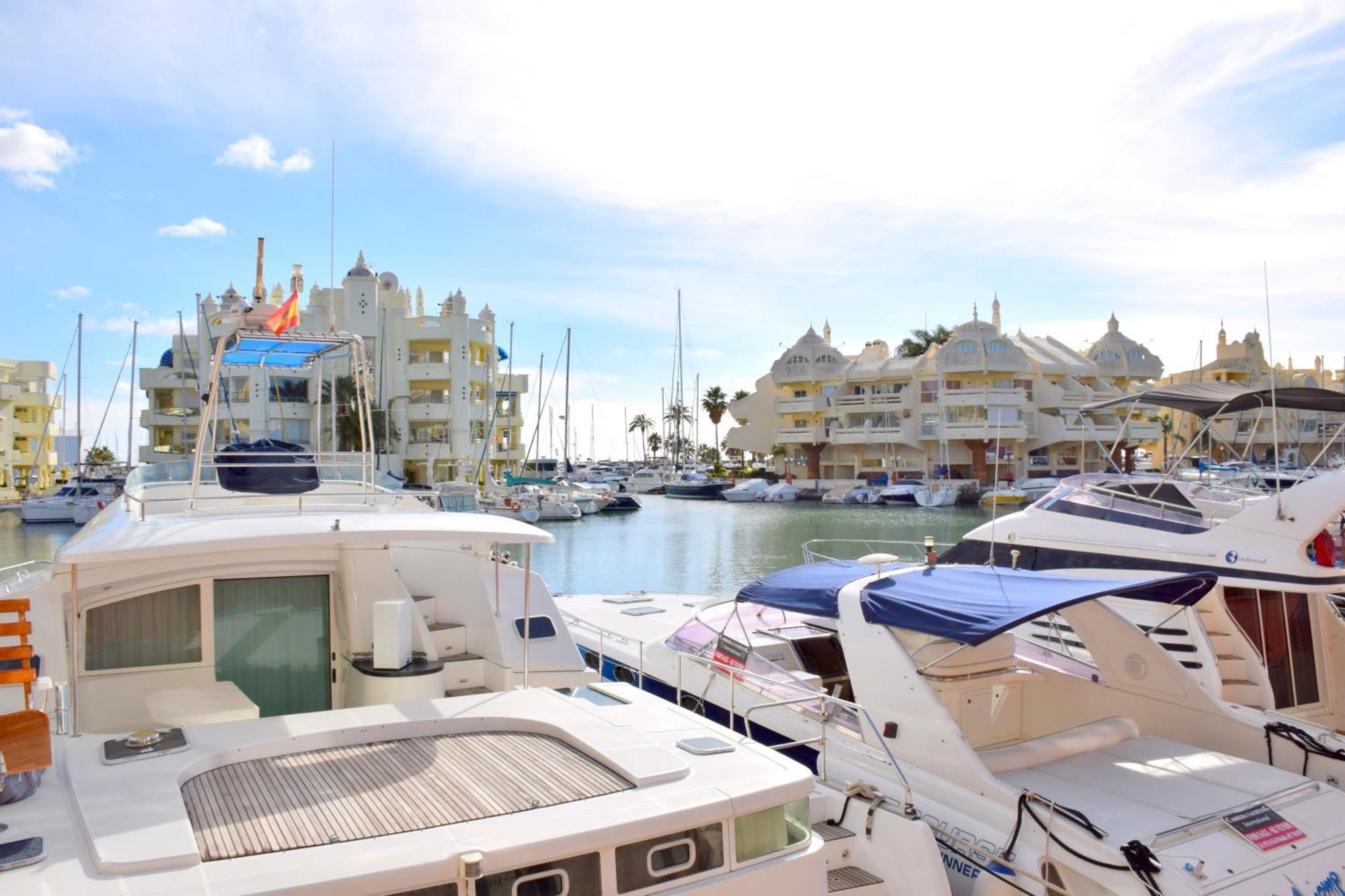 Nordic 1 Bedroom On Island Complex In Marina Harbour
